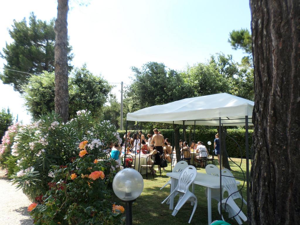 Bed And Breakfast " Il Tesoro Di Mario " Falconara Marittima Luaran gambar