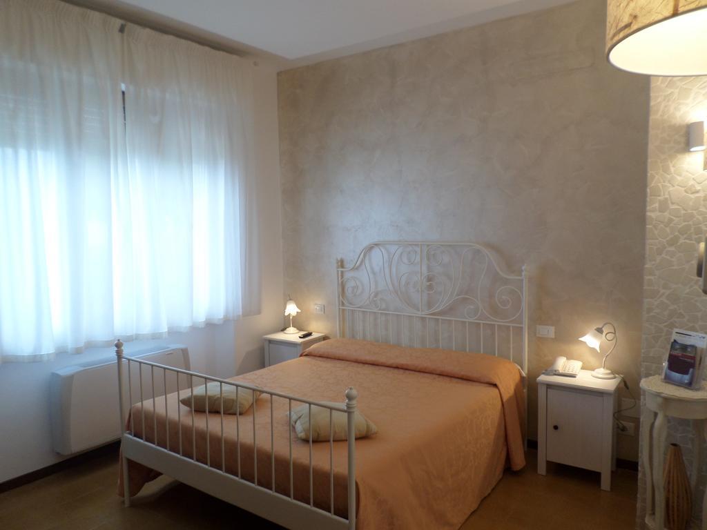 Bed And Breakfast " Il Tesoro Di Mario " Falconara Marittima Luaran gambar