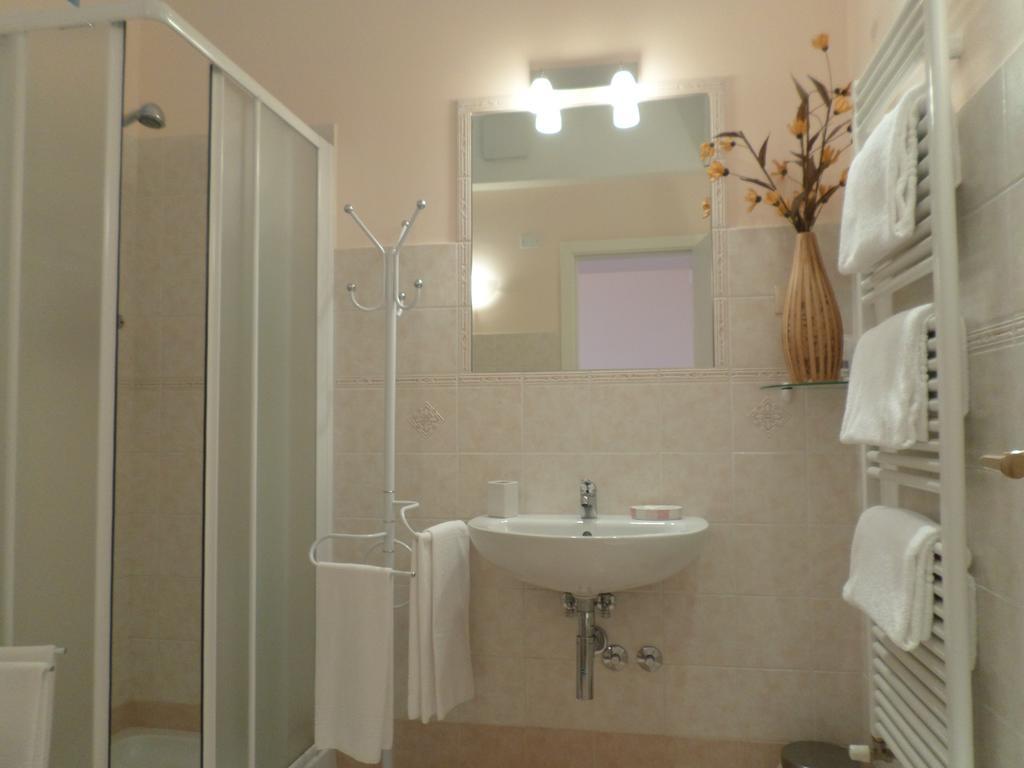 Bed And Breakfast " Il Tesoro Di Mario " Falconara Marittima Bilik gambar