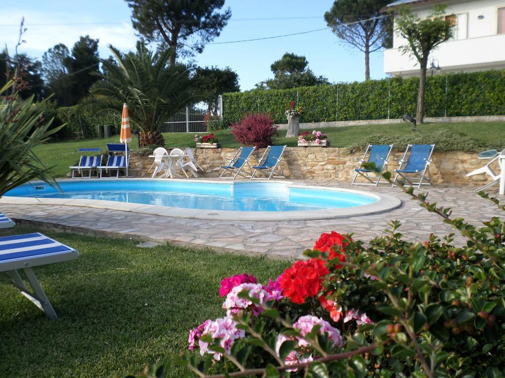 Bed And Breakfast " Il Tesoro Di Mario " Falconara Marittima Luaran gambar