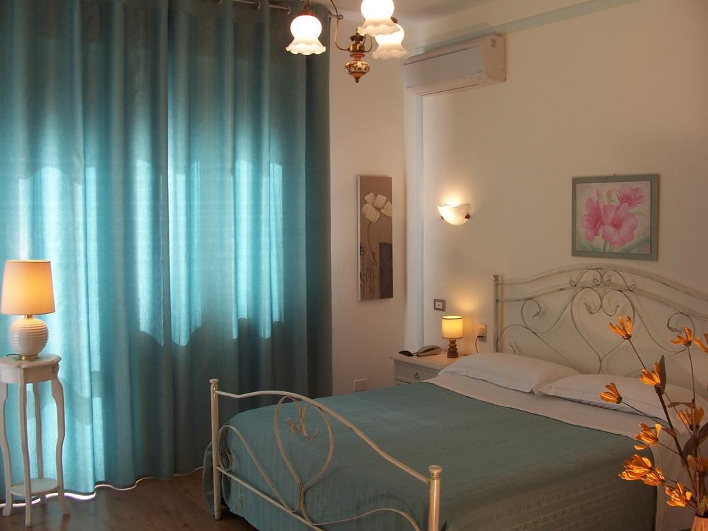 Bed And Breakfast " Il Tesoro Di Mario " Falconara Marittima Bilik gambar